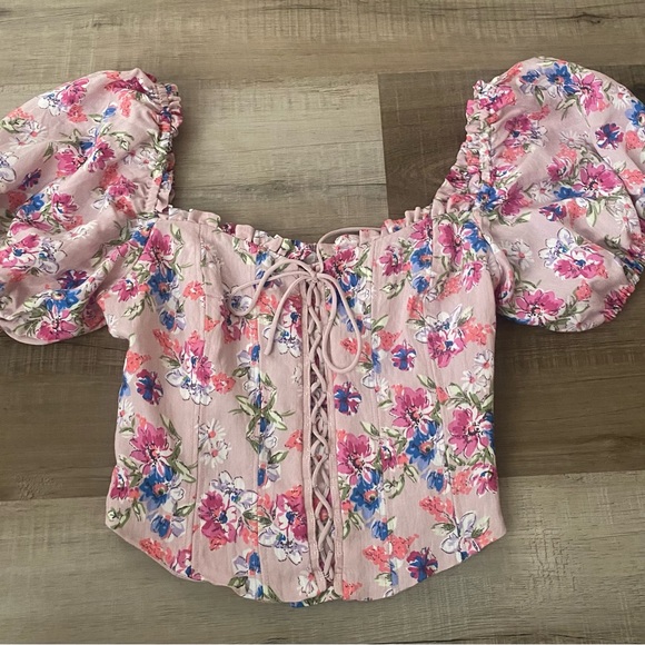 ASTR THE LABEL Lace Up Floral Puff Sleeve Top in Purple Multi Flora, Size XS - Picture 2 of 5